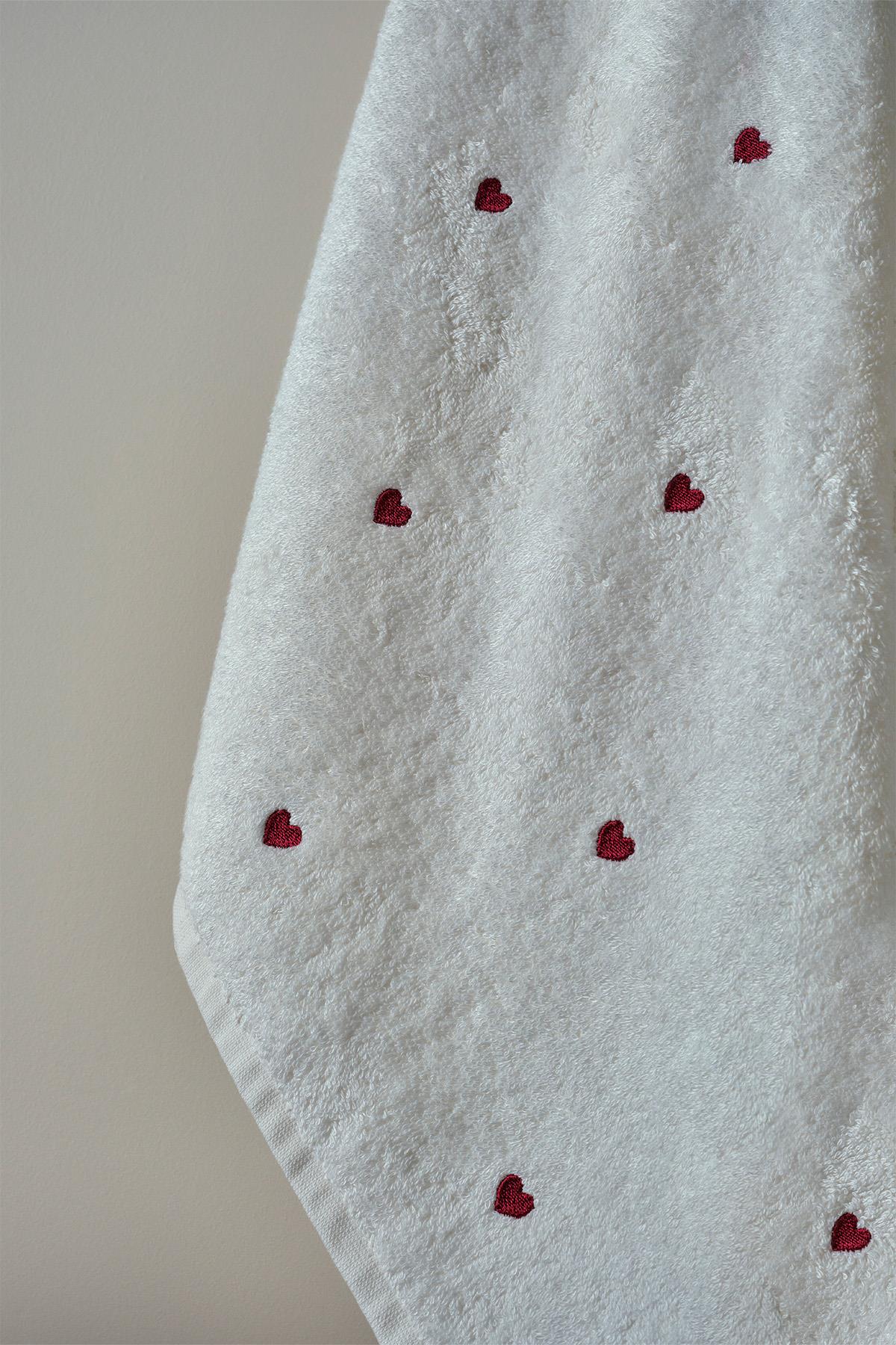 Amore Heart Embroidered Hand Towel (30 x 50 cm)