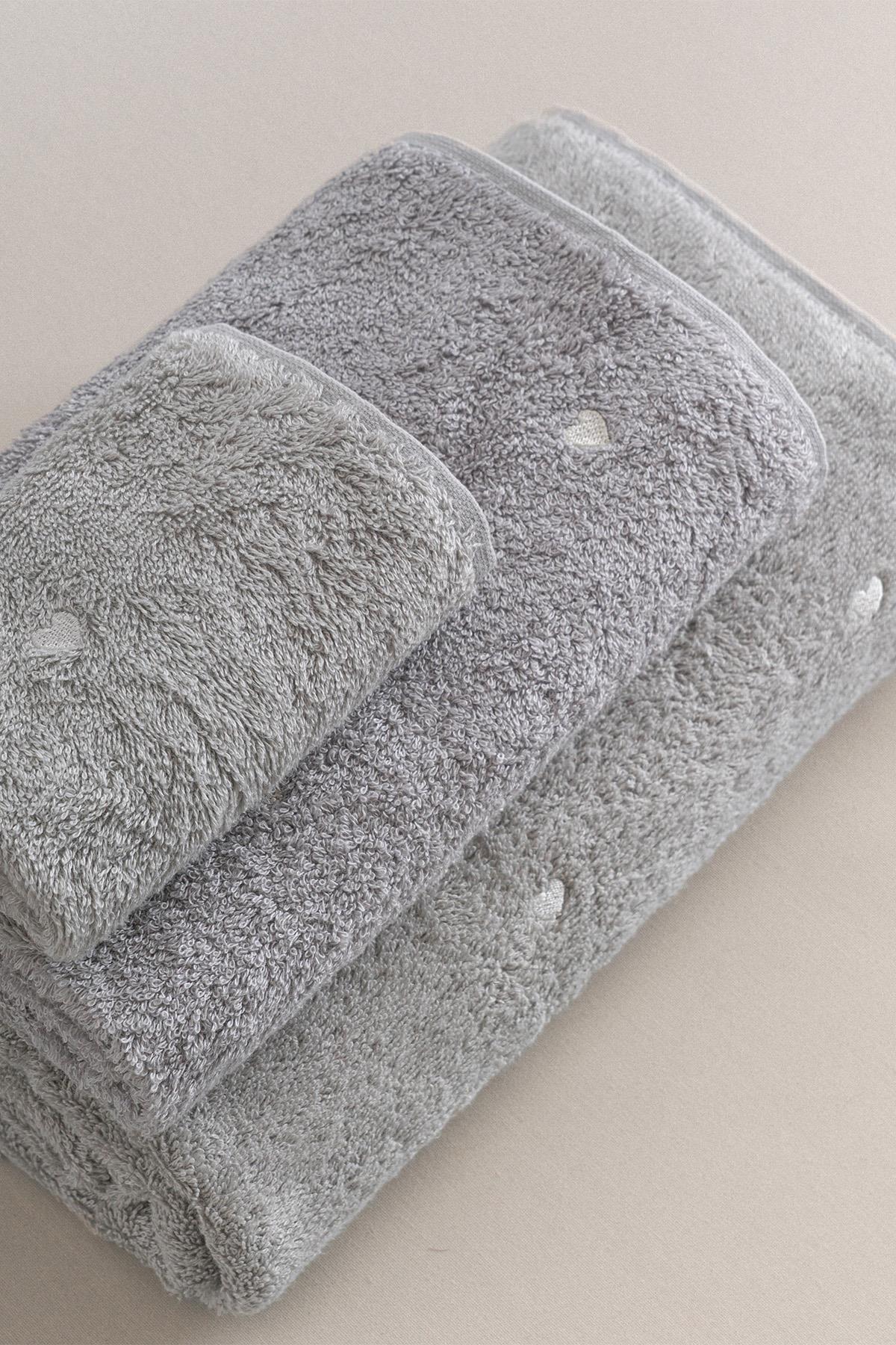 Ensemble de serviettes gris doux, coton de qualité, serviette de bain confortable, accessoire de maison élégant