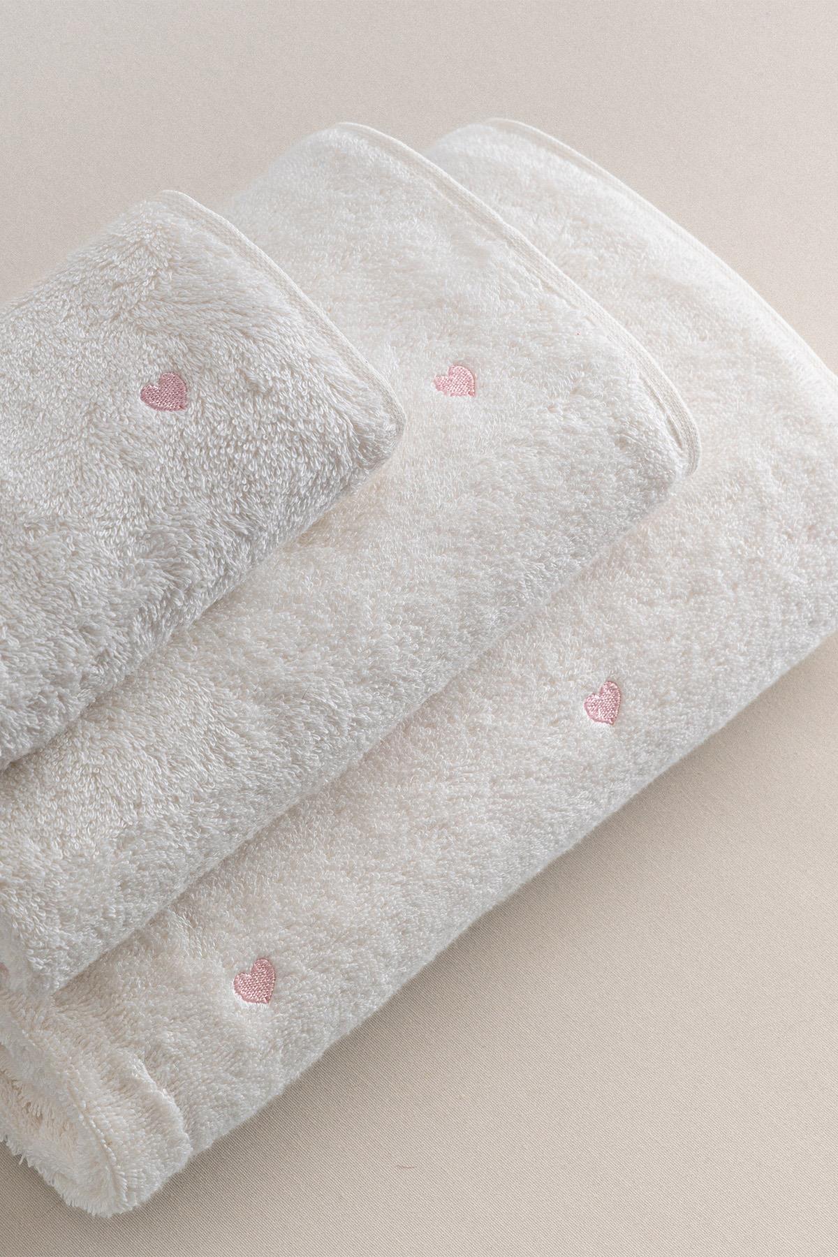 Ensemble de serviettes blanc avec cœurs roses, accessoire de bain confortable à la texture douce