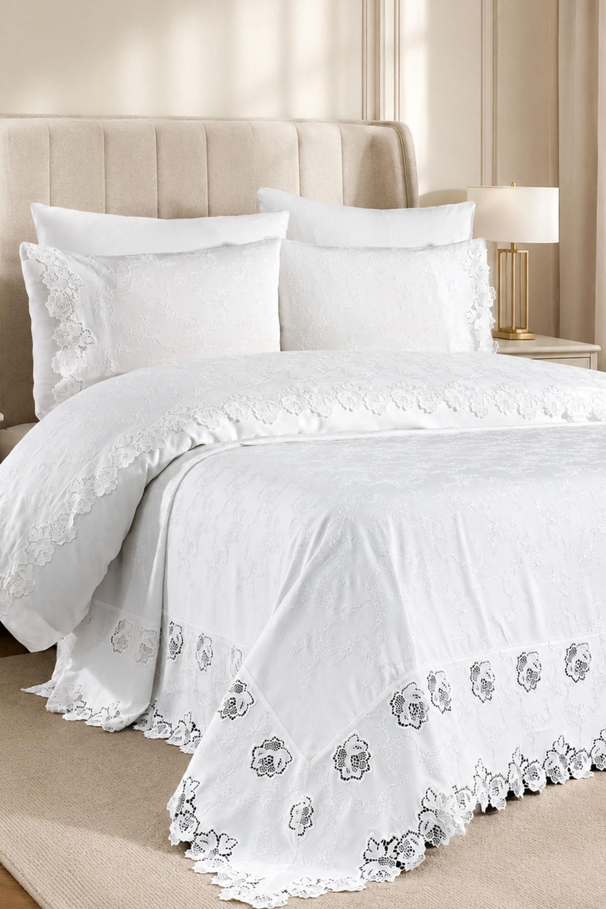 Ensemble de couette et de courtepointe Astena à broderies florales, taille King, 7 pièces
