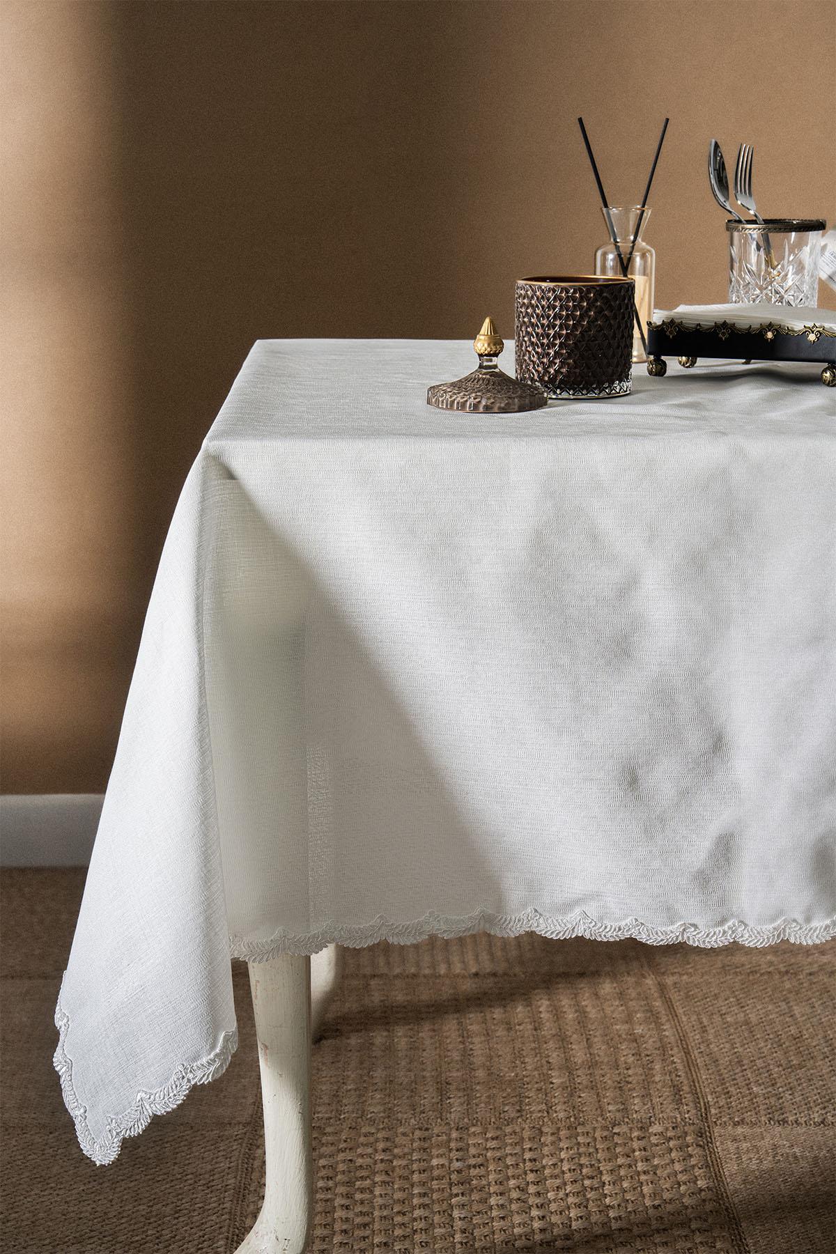Nappe carrée élégante brodée, résistante aux taches et facile d'entretien (100 x 100 cm)
