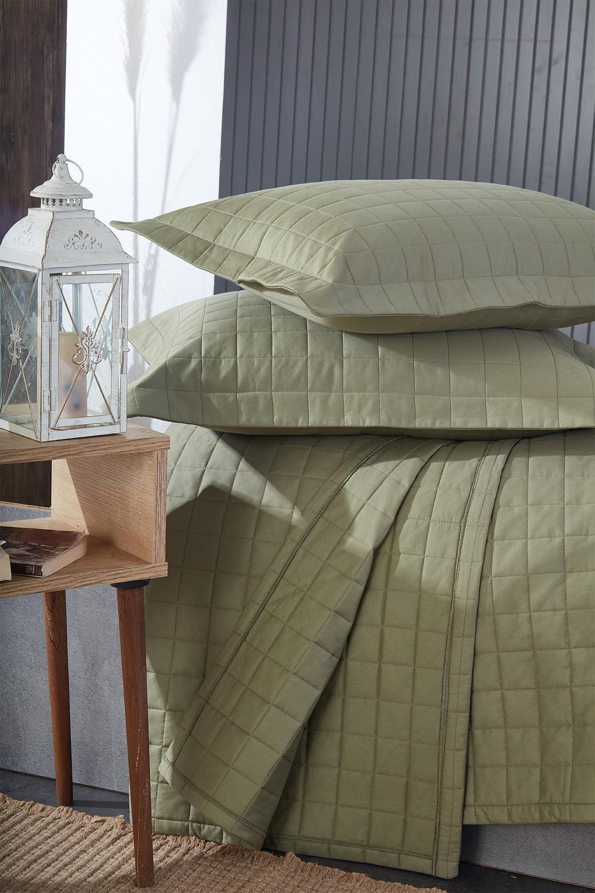 Couvre-lit double matelassé vert avec oreillers, décoration de chambre moderne