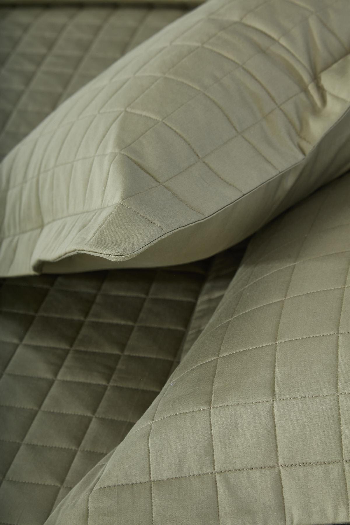 Couvre-lit double matelassé vert avec coussins, parure de lit moderne