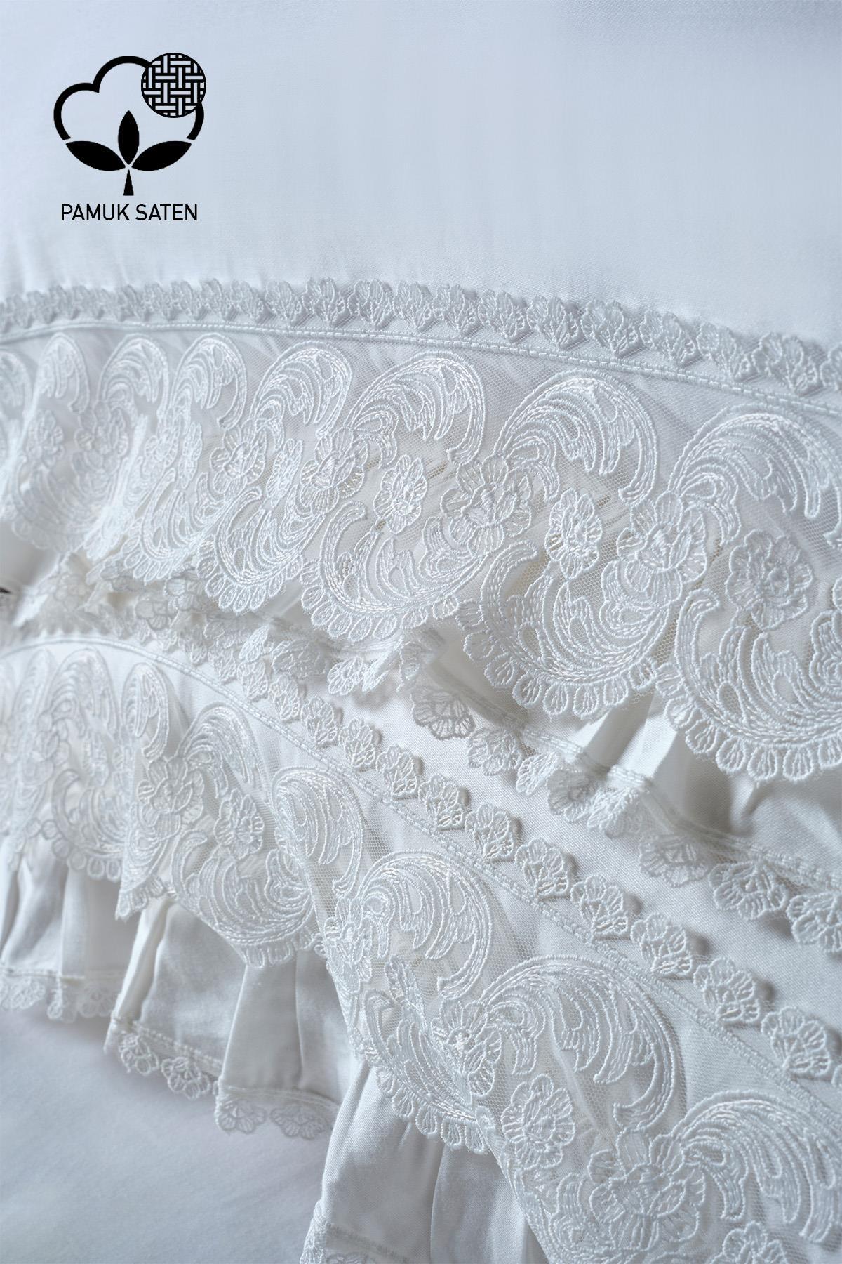 Vue détaillée d'une parure de lit double en satin de coton biologique avec dentelle blanche