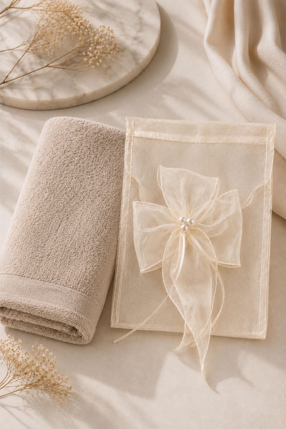 Sac cadeau orné de fleurs de perles