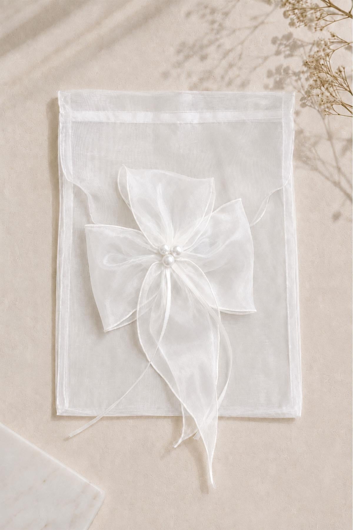 Sac cadeau orné de fleurs de perles