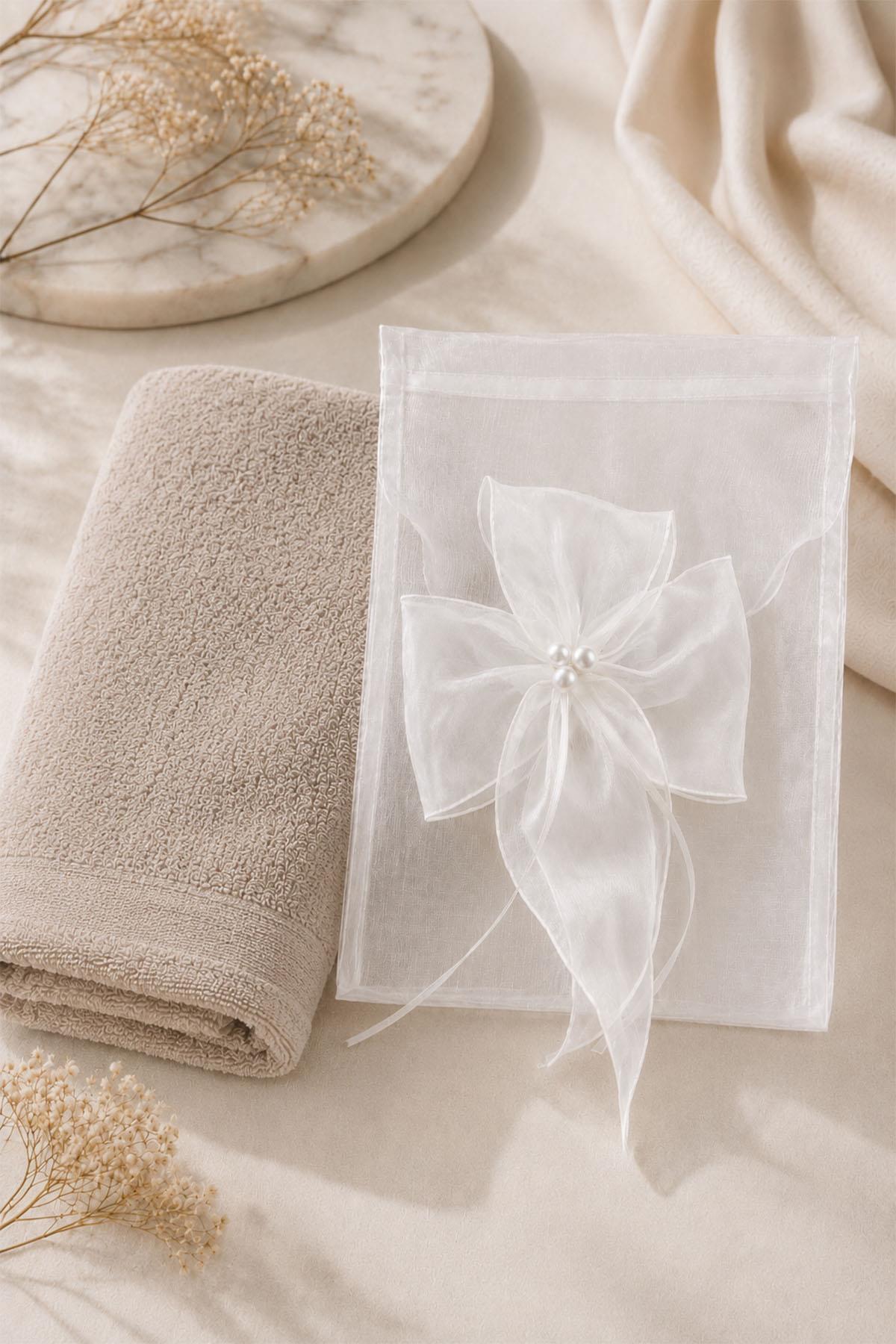 Sac cadeau orné de fleurs de perles