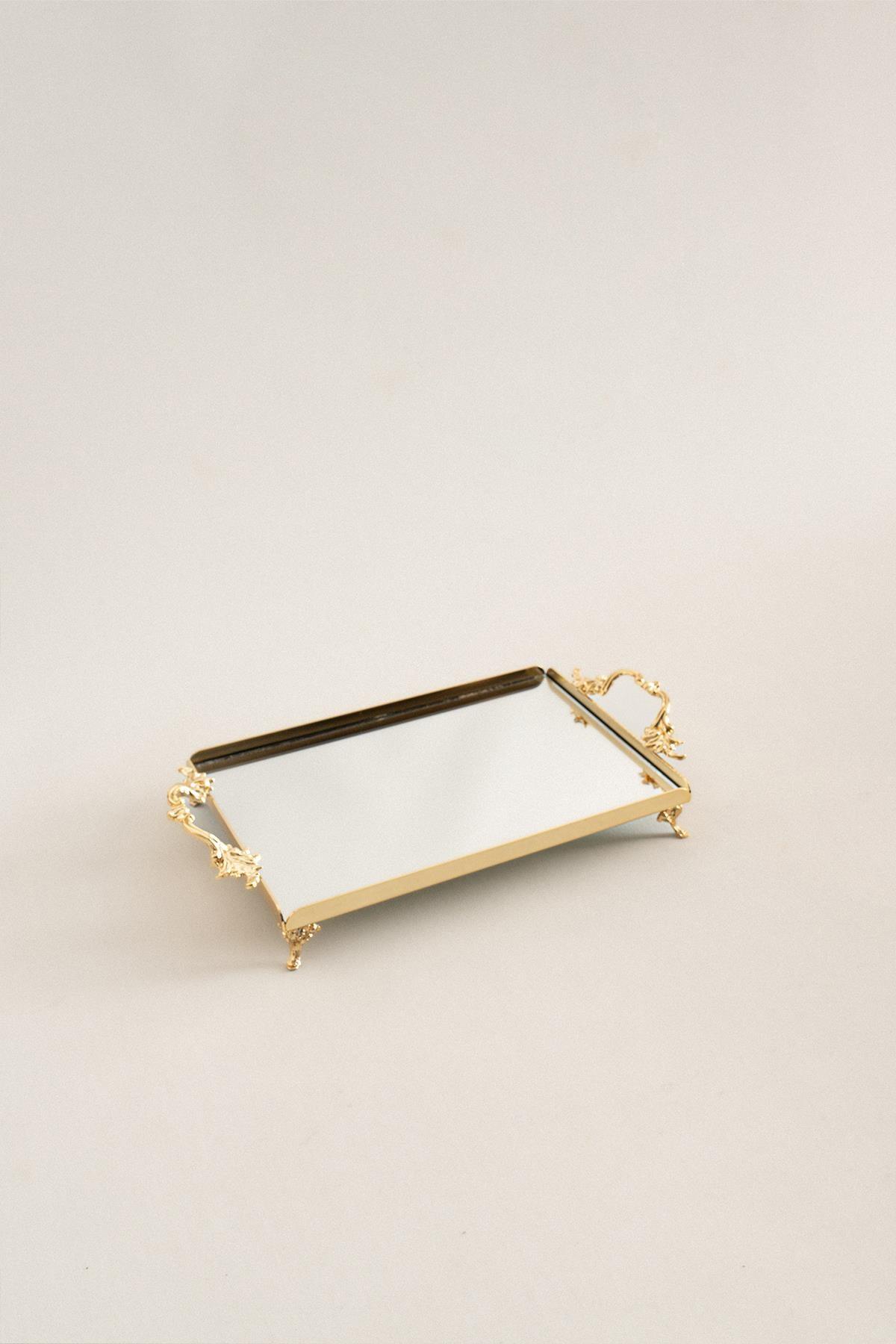 Petit plateau rectangulaire sur pieds avec poignées dorées élégantes, surface miroir, plateau de présentation décoratif