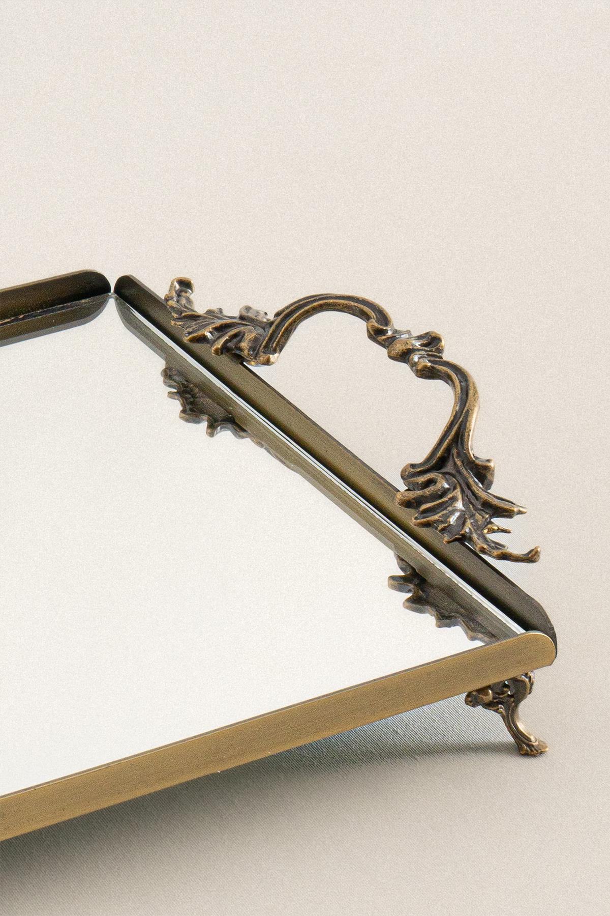 Plateau rectangulaire effet vieilli avec poignées en métal élégantes, surface miroir, plateau décoratif
