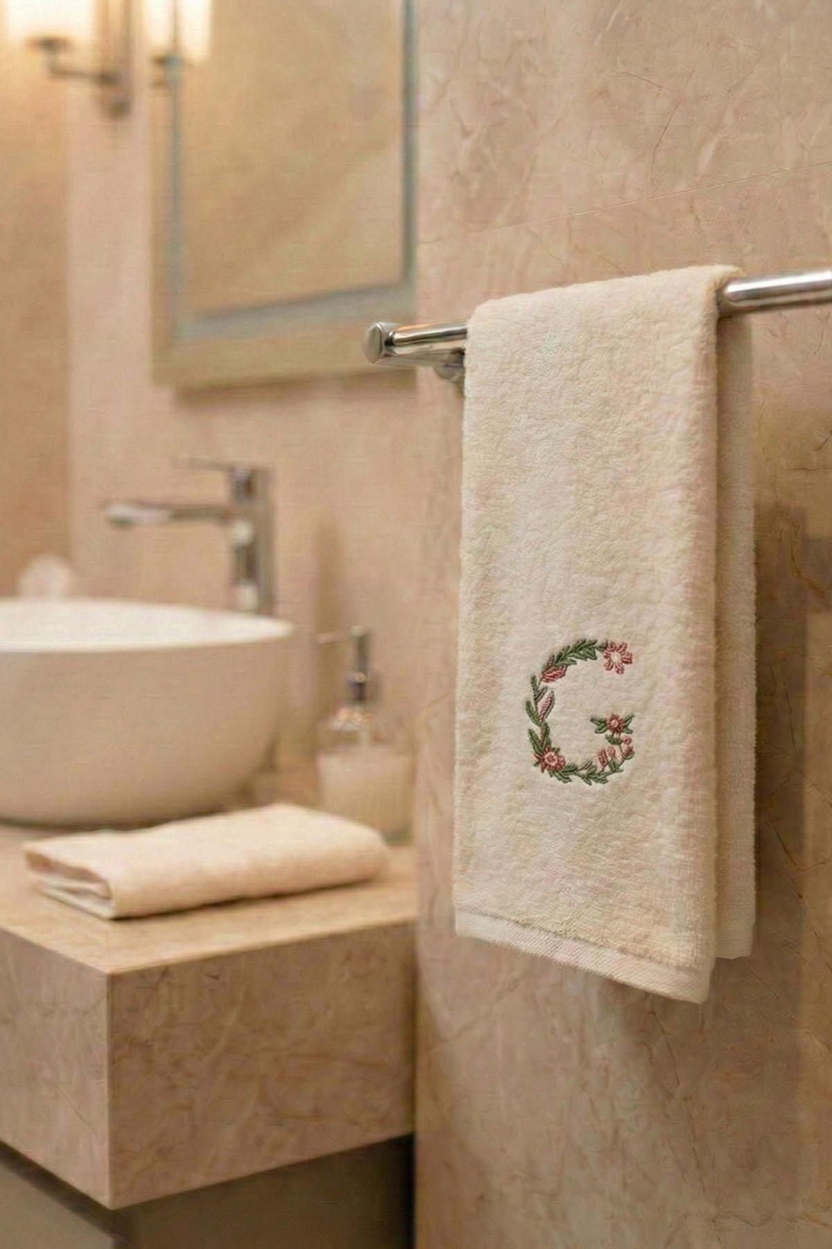 Serviette de visage en bambou avec broderie monogramme (50 x 90 cm)