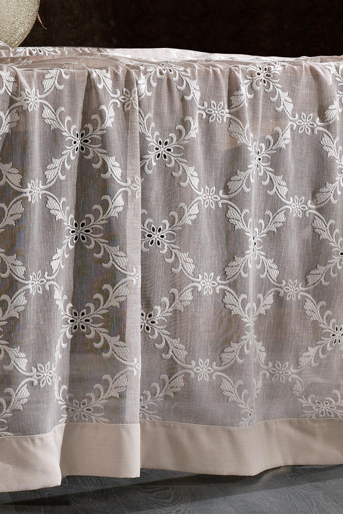 Nappe crème antitache, motif brodé de fleurs blanches, 160x260 cm