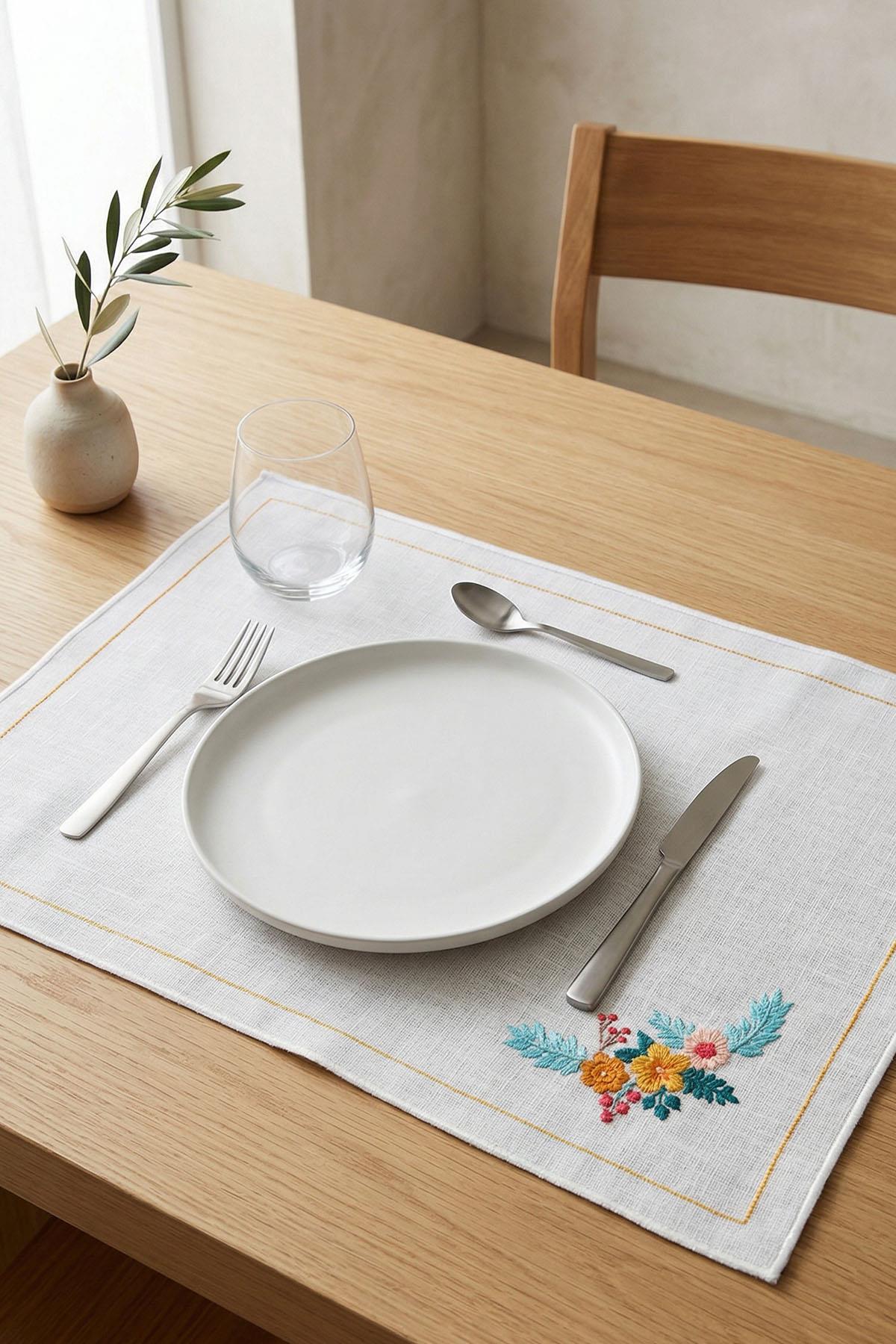 Set de table anti-taches à broderies florales orange (35 x 50 cm)