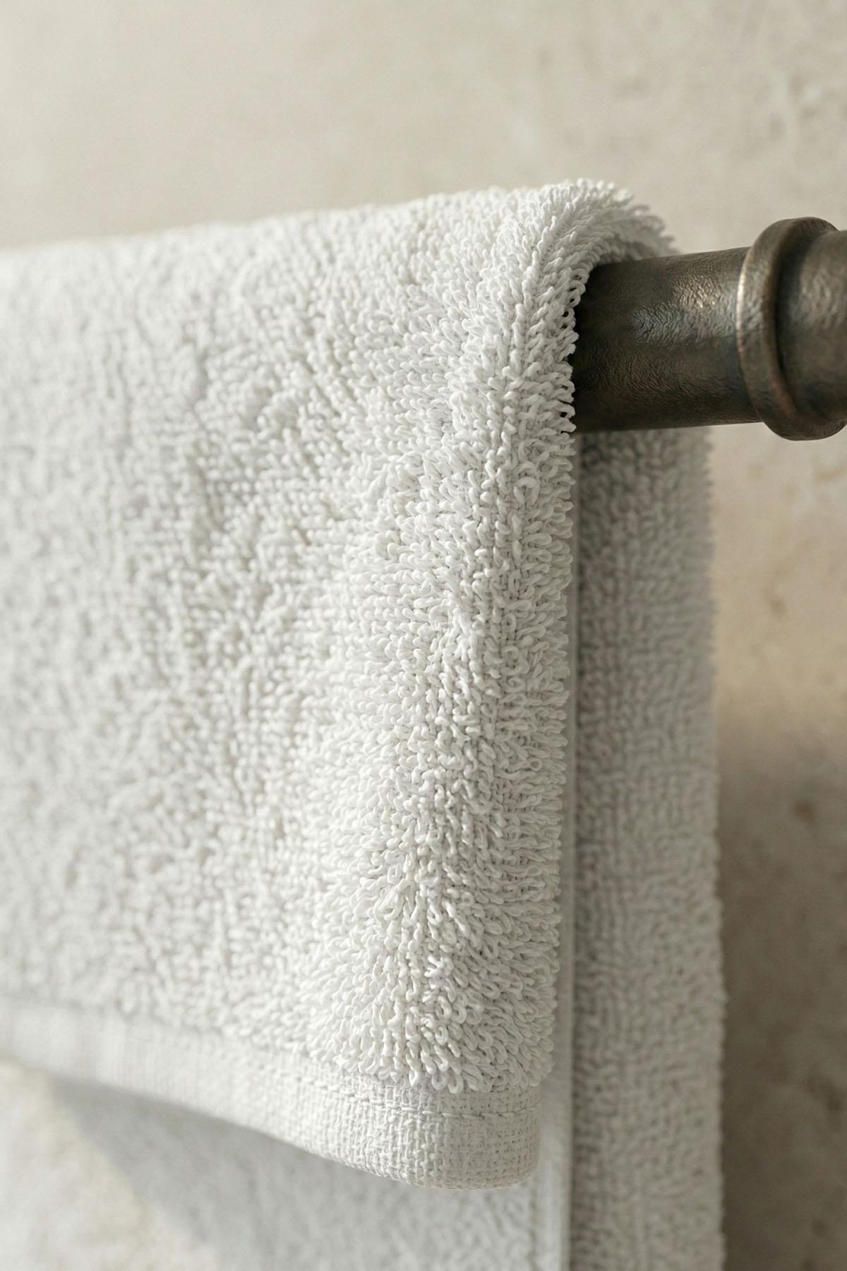 Serviette visage en coton 650 g/m² (50 x 90 cm)
