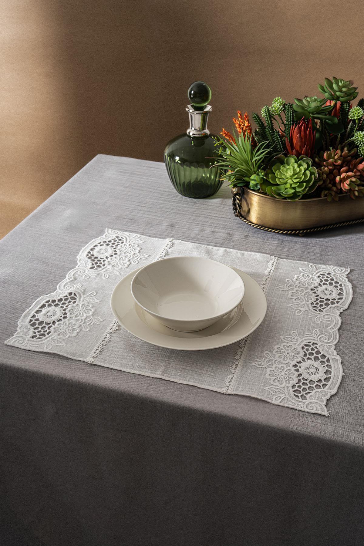 Set de table Puerta Floral brodé résistant aux taches (35 x 50 cm)