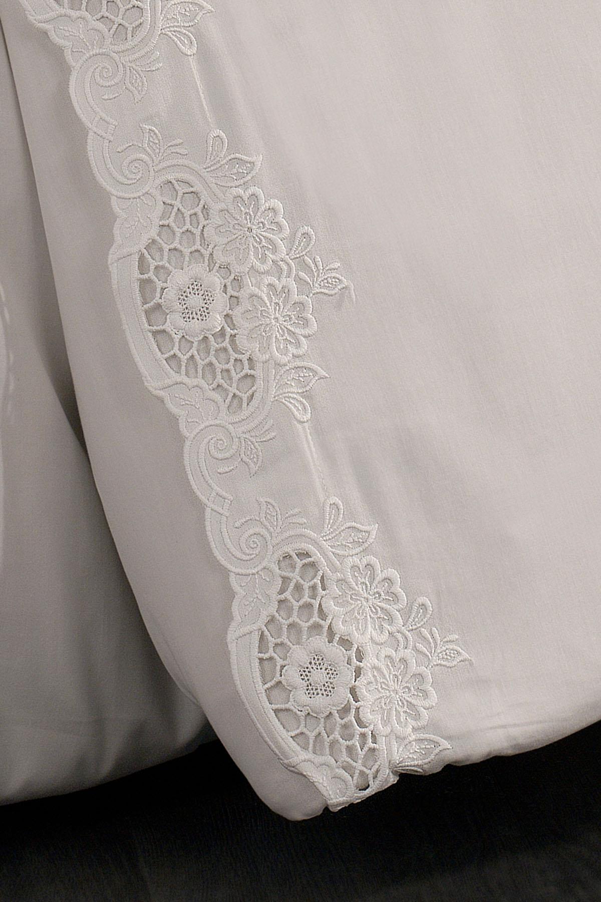 Parure de lit 6 pièces Puerta Floral brodée 100 % coton, format King
