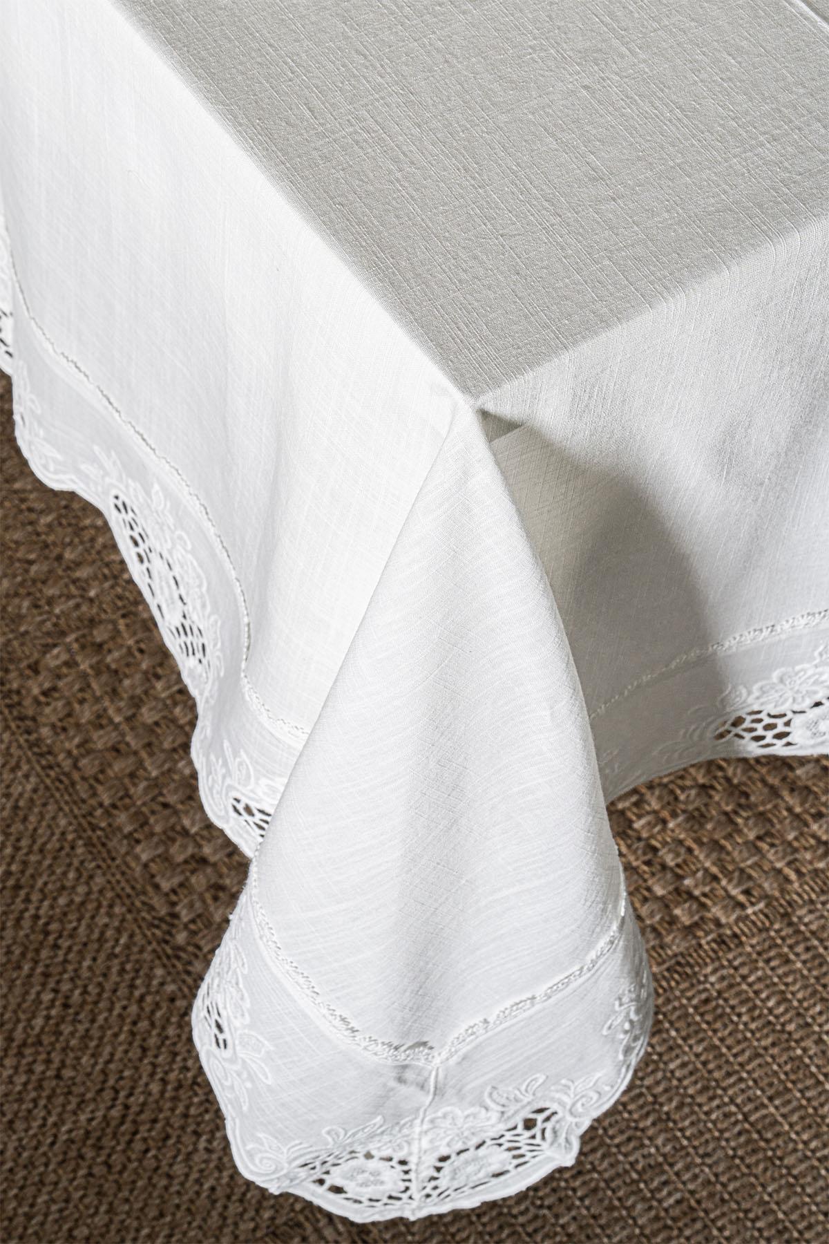 Puerta Stain-Resistant, Wrinkle-Free Tablecloth (160 x 320 cm)