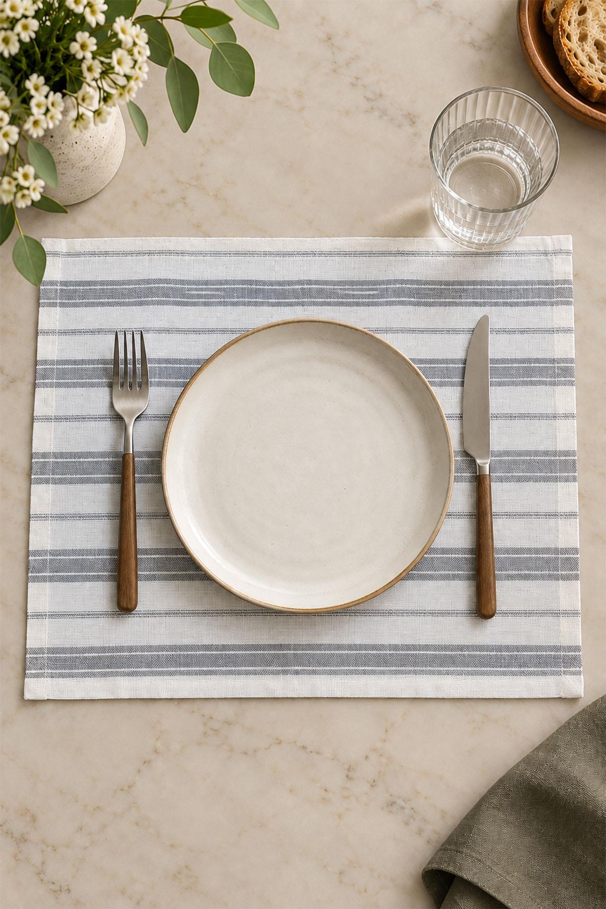 Ensemble de 4 sets de table Run Striped, résistants aux taches et faciles à réaliser (35 x 45 cm)
