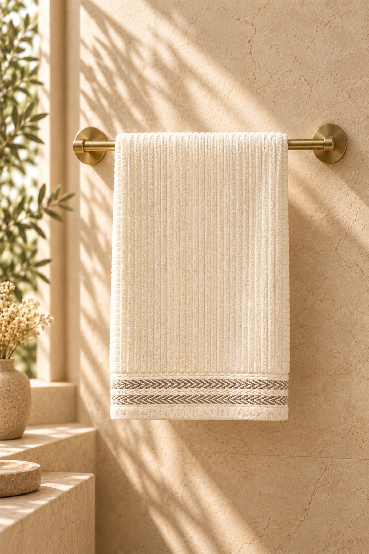 Serviette à mains Velora rayée et brodée (30 x 50 cm)