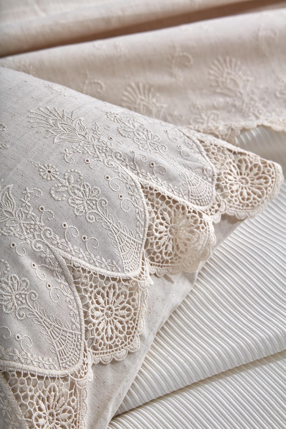 Ensemble de linge de lit 7 pièces Emma Dantelli Super King Size avec couvre-lit - Nazik Home - De la valeur pour mon foyer !