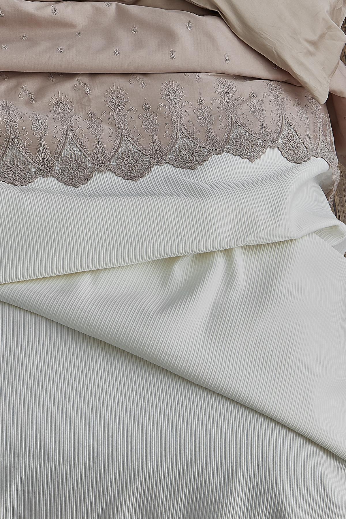 Ensemble de linge de lit 7 pièces Emma Dantelli Super King Size avec couvre-lit - Nazik Home - De la valeur pour mon foyer !
