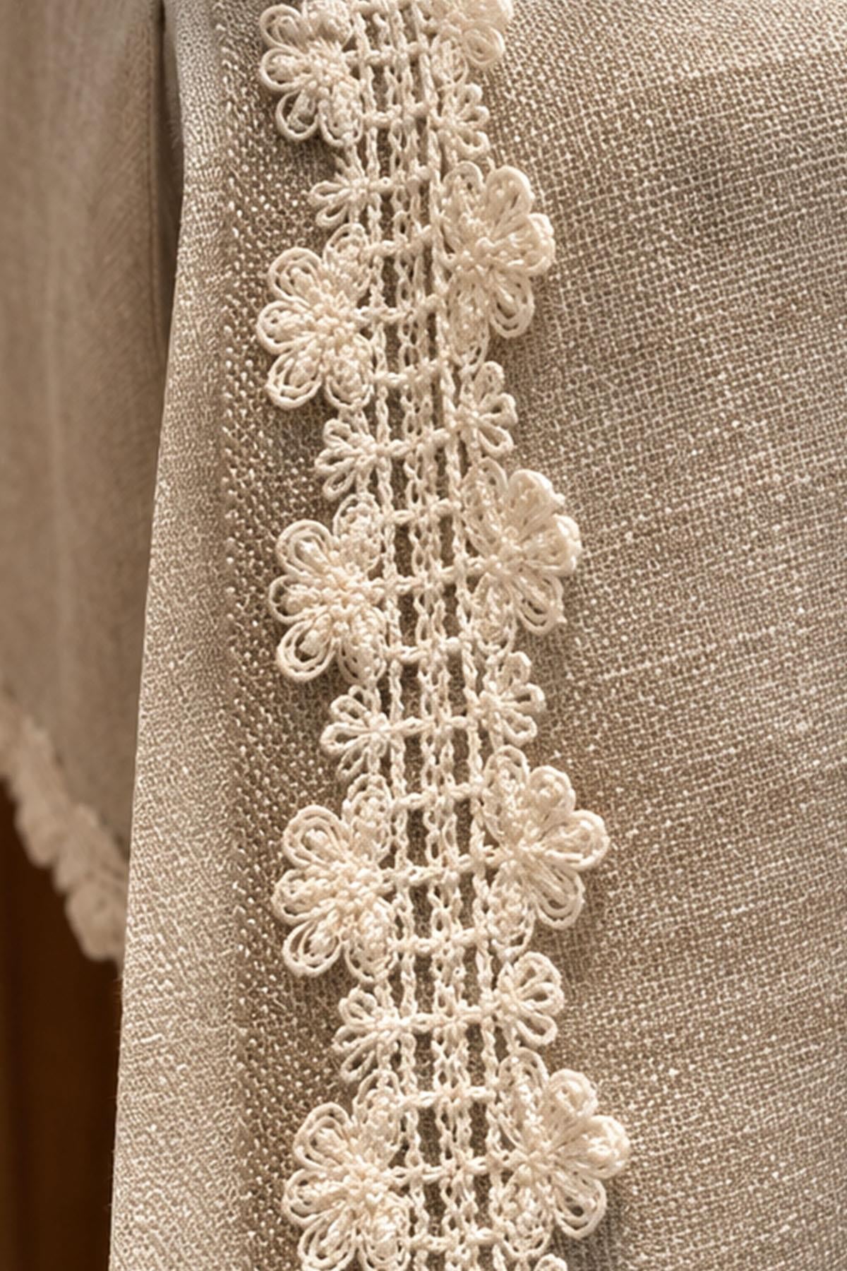 Nappe brodée Flora, résistante aux taches et facile d'entretien (160 x 260 cm)