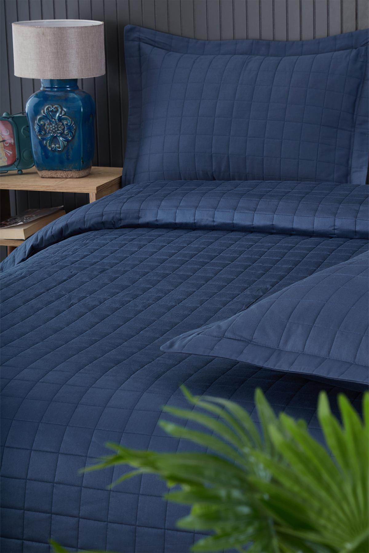 Couvre-lit double matelassé bleu marine avec taies d'oreiller, décoration de chambre moderne
