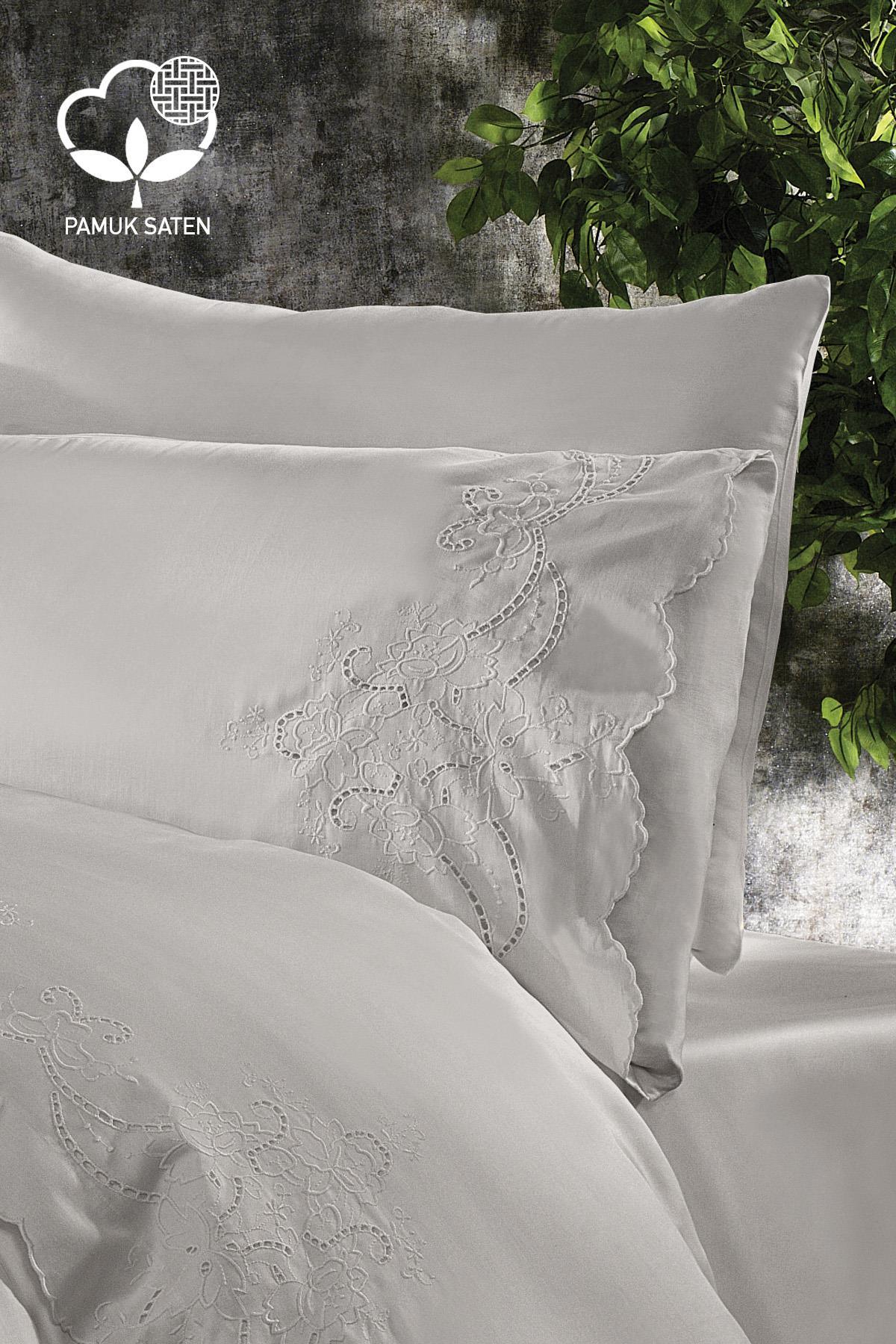 Ensemble de linge de lit 7 pièces Hanedan avec broderies, format Super King Size, incluant couvre-lit - Nazik Home - De la valeur pour mon foyer !