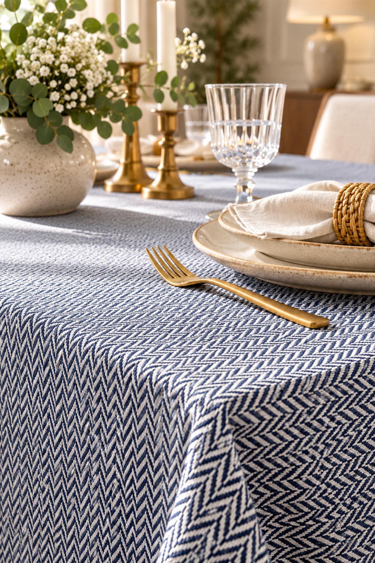 Nappe laminée, résistante aux taches et facile d'entretien (160 x 260 cm)
