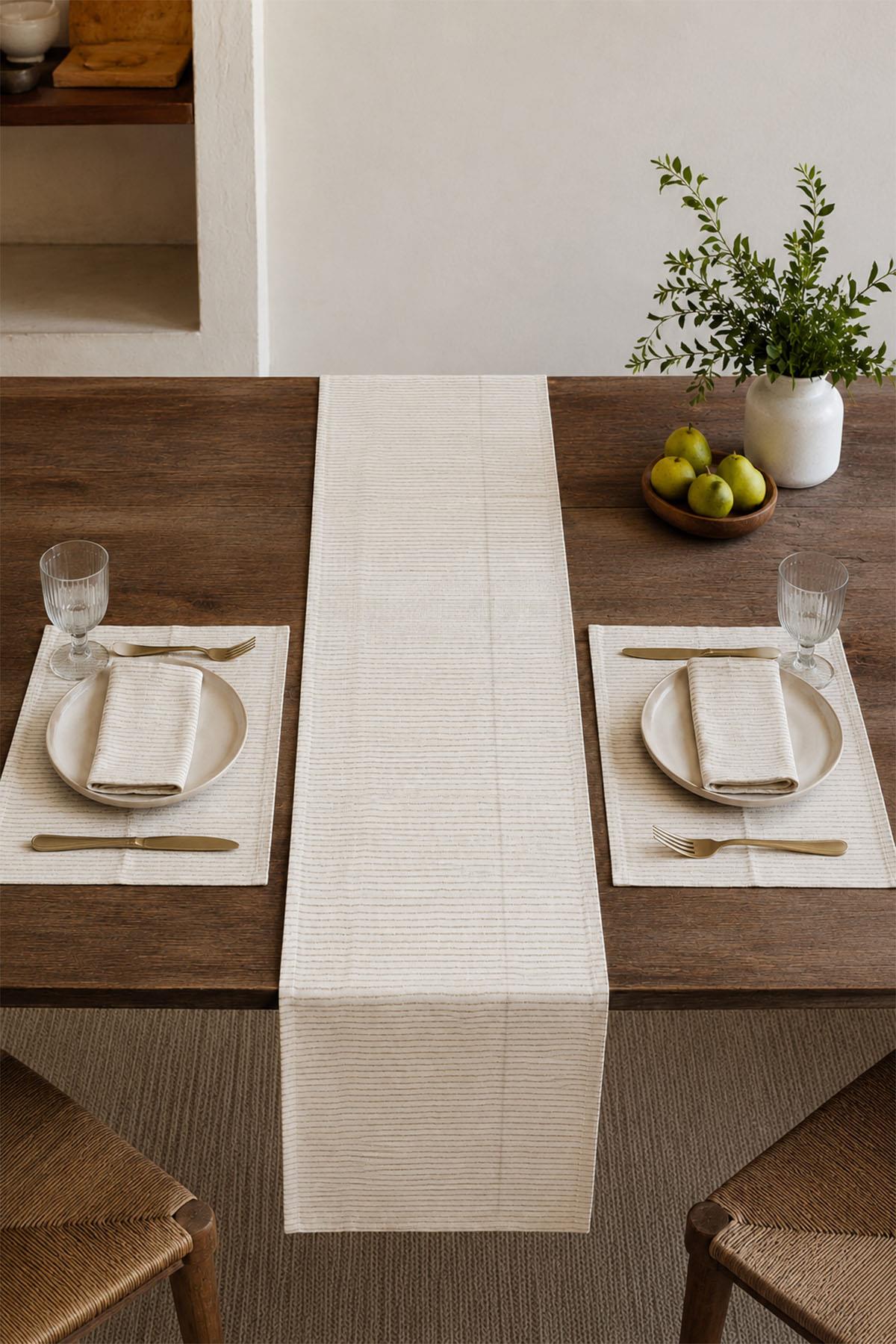 Ensemble de 3 sets de table Lozano résistants aux taches et infroissables (nappes et chemins de table)