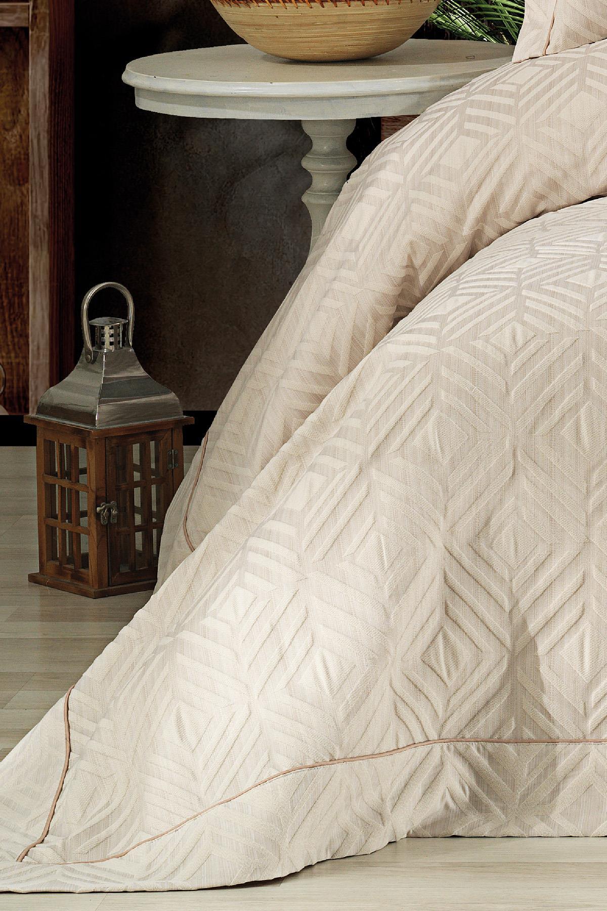 Couvre-lit double jacquard beige à motif géométrique, design moderne et élégant