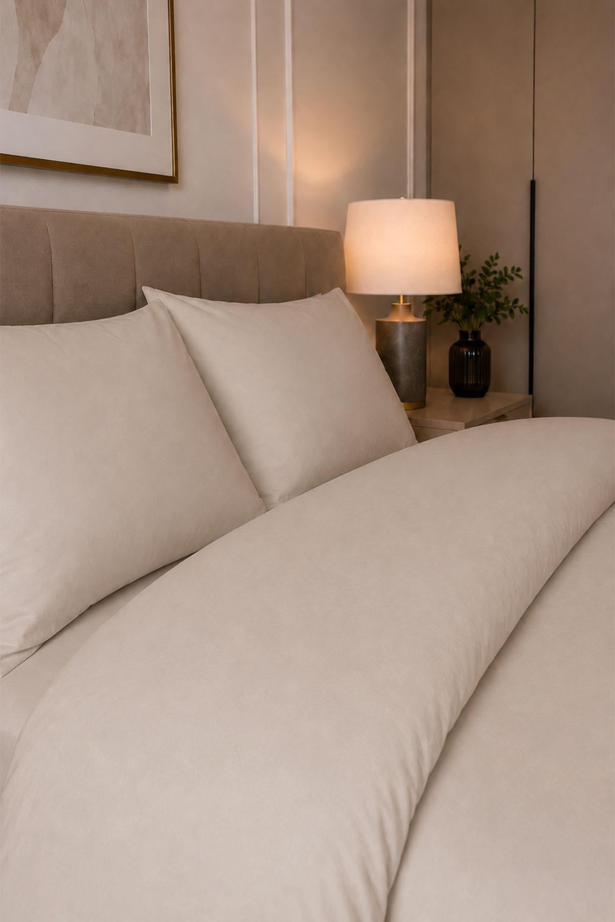 Parure de lit double 4 pièces en satin de coton uni Melodi
