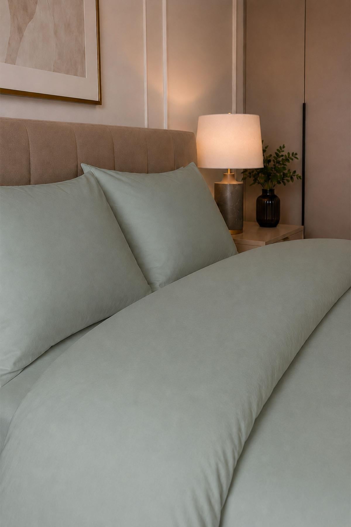 Parure de lit double 4 pièces en satin de coton uni Melodi