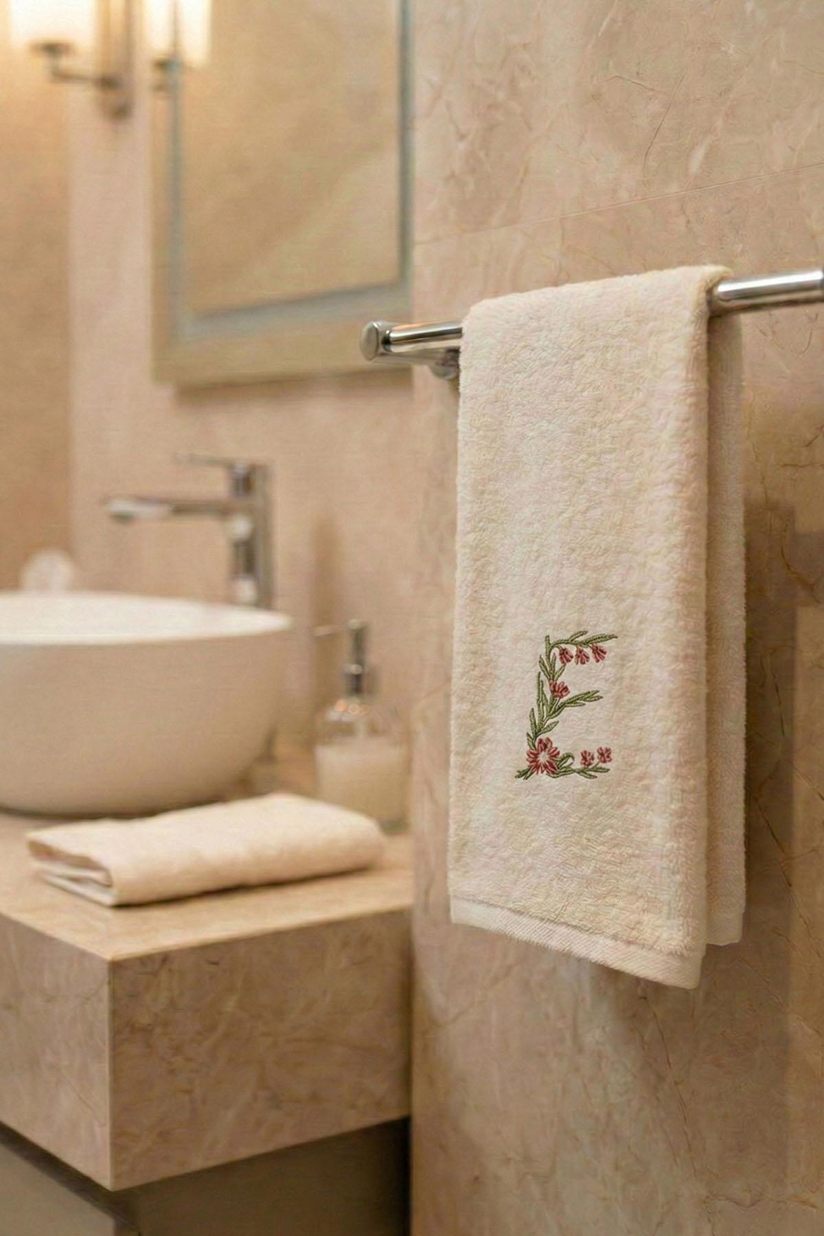 Serviette de visage en bambou avec broderie monogramme (50 x 90 cm)