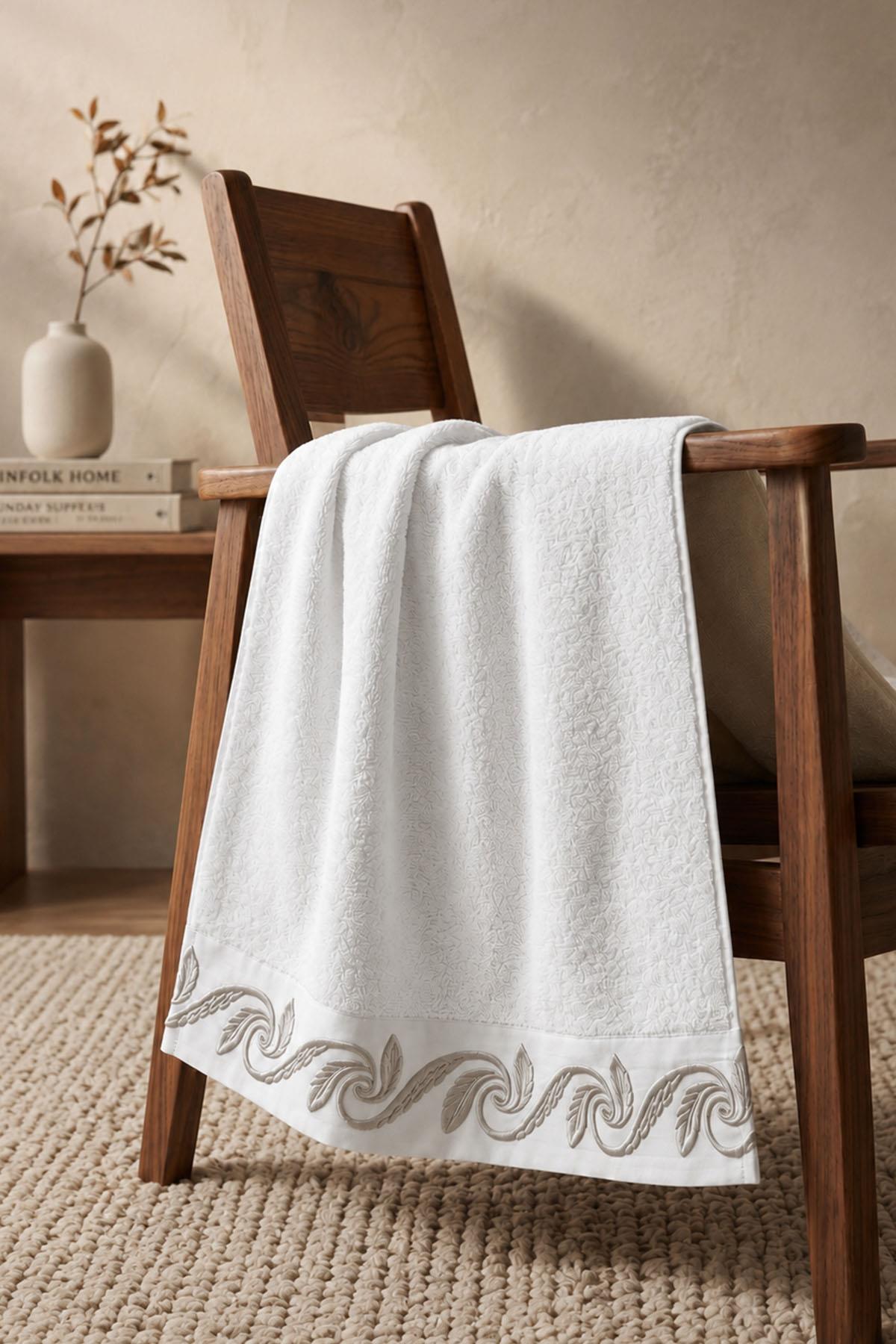 Latina Burgu Leaf Embroidered Bath Towel (90 x 150 cm)