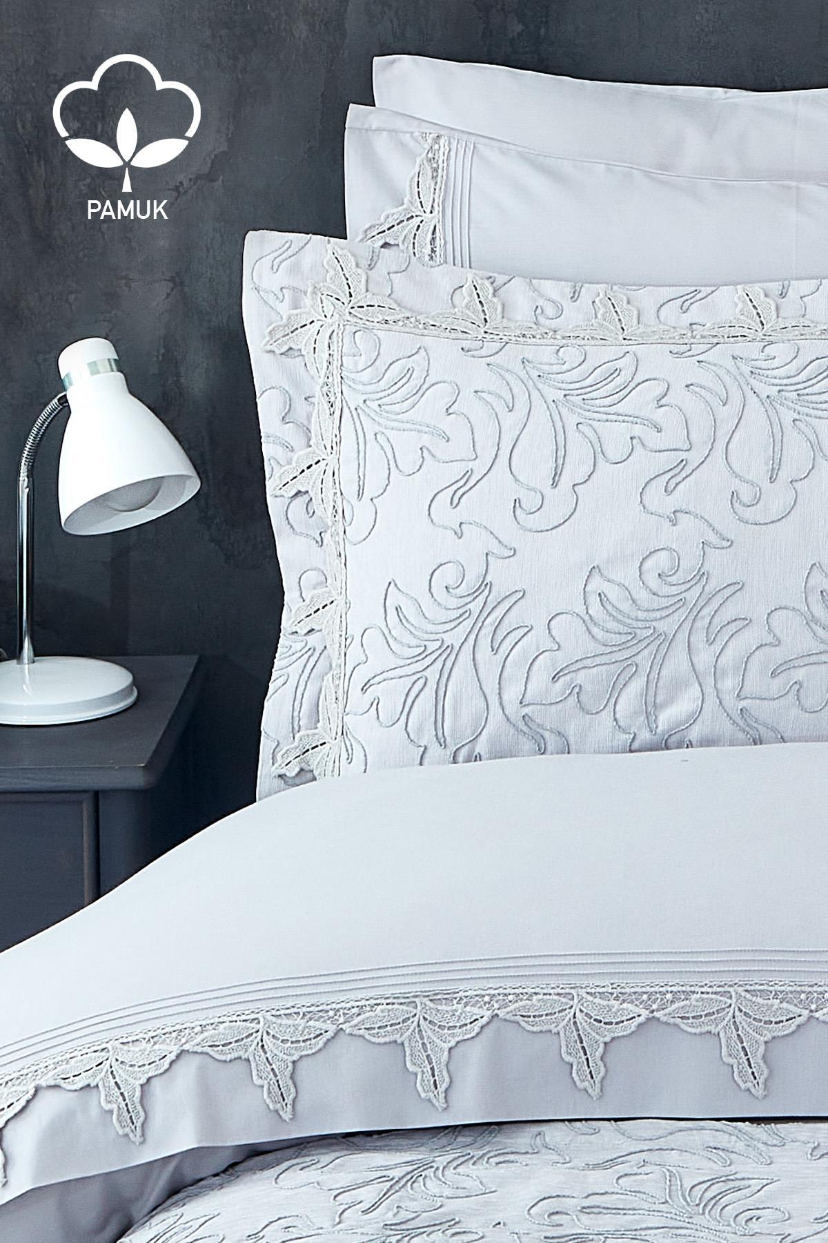 Ensemble de linge de lit 9 pièces Ribera avec broderies, comprenant housse de couette et couvre-lit pour lit double - Nazik Home - De la valeur pour mon foyer !