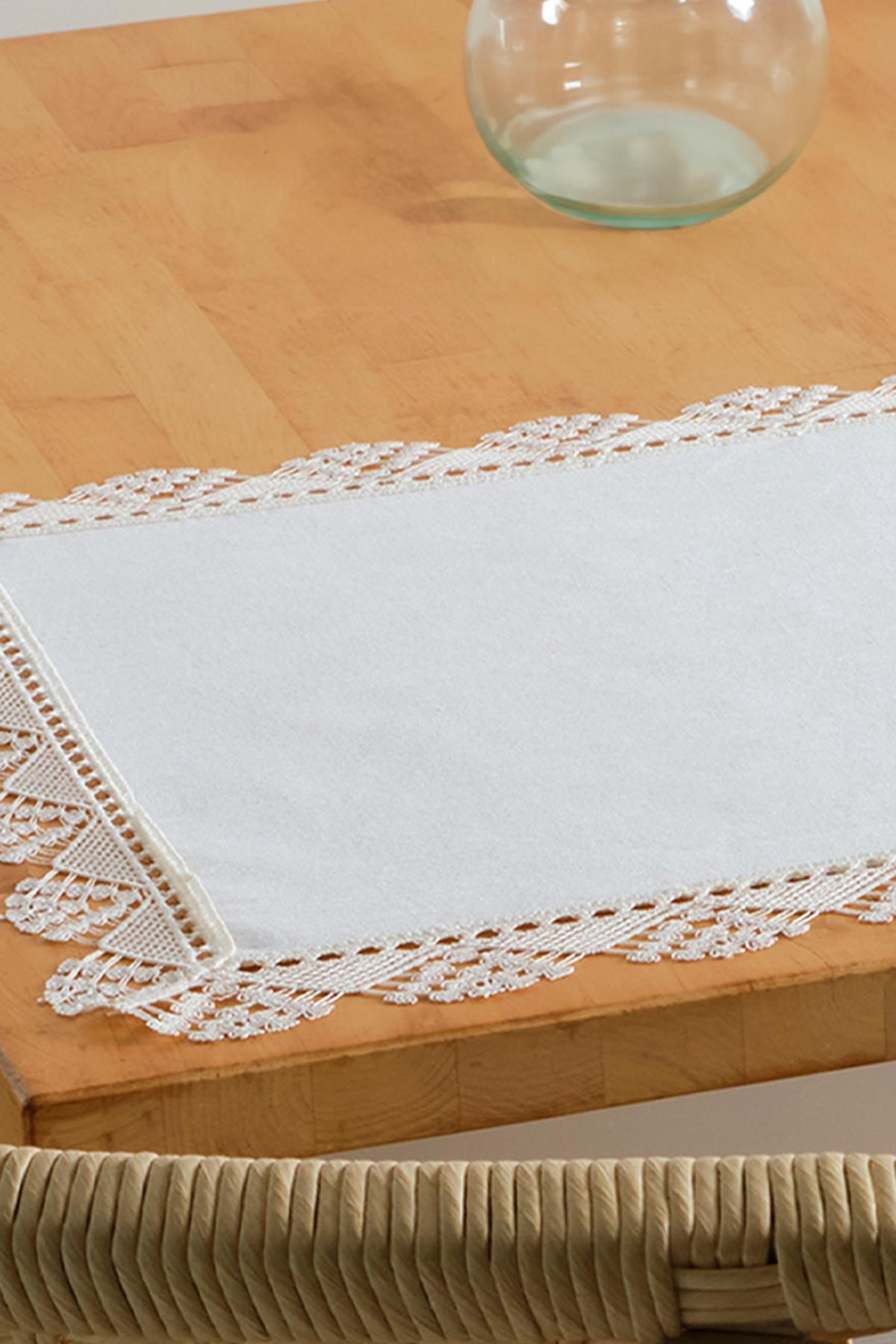 Set de table américain blanc en dentelle, élégante nappe sur table en bois